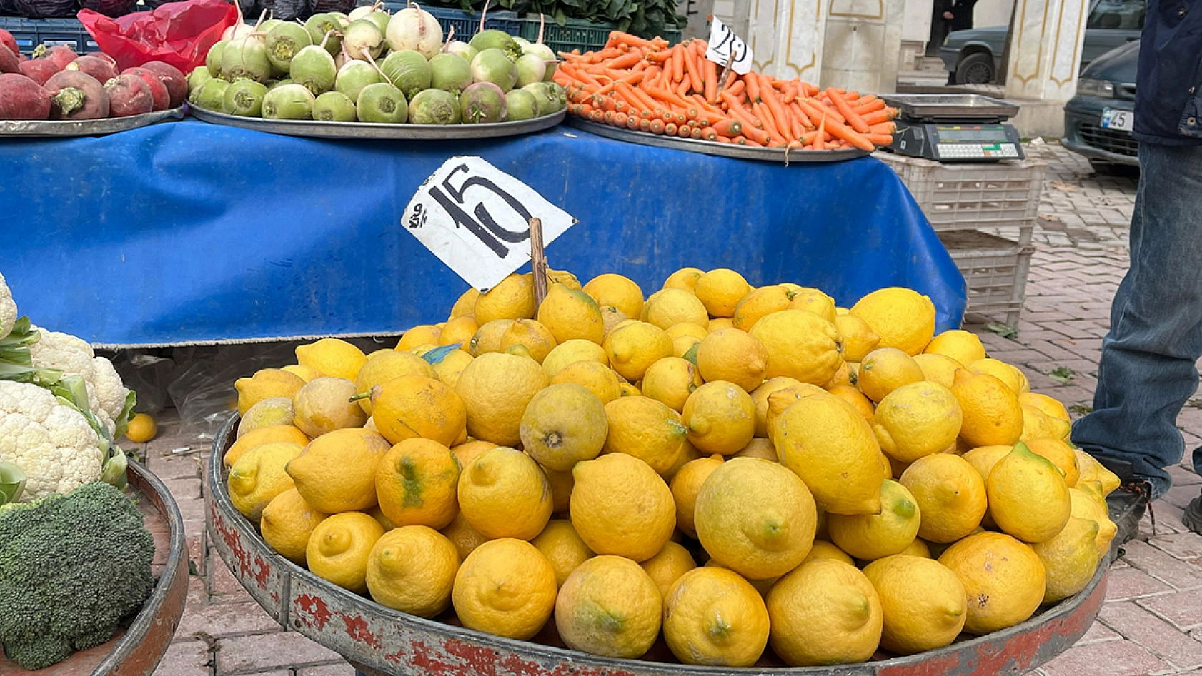 Elazığ'da son haftaların en düşük fiyatları, pazarlara bahar geldi