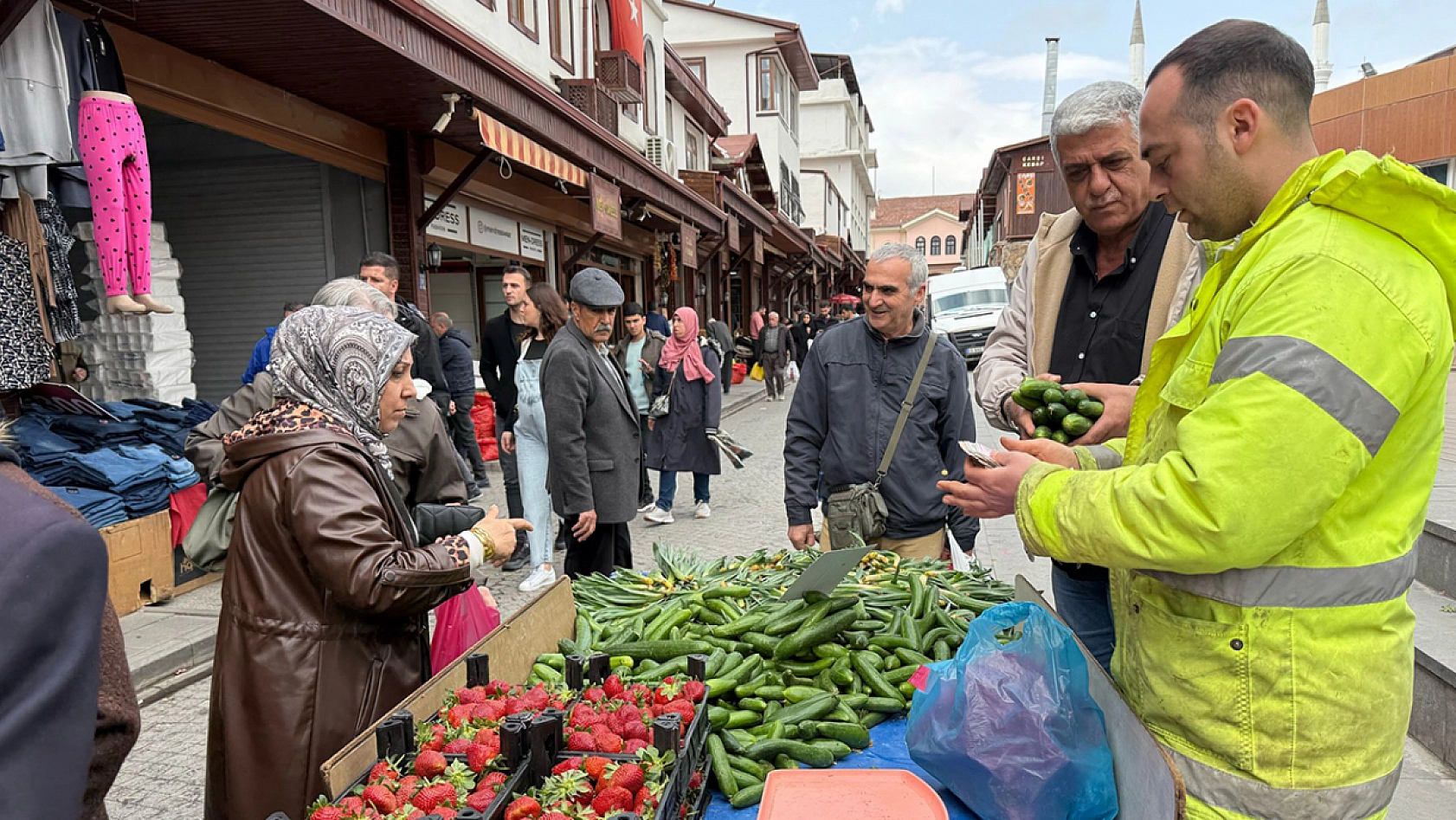 Elazığ'da fiyatı çakıldı vatandaşlar kilolarca aldı