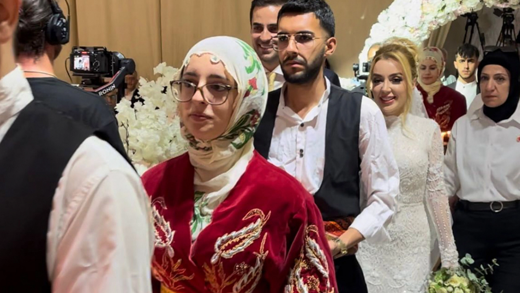 Elazığ'da tarihi düğün: Çayda Çıra gösterisiyle taçlanan geceye 3 bin davetli katıldı