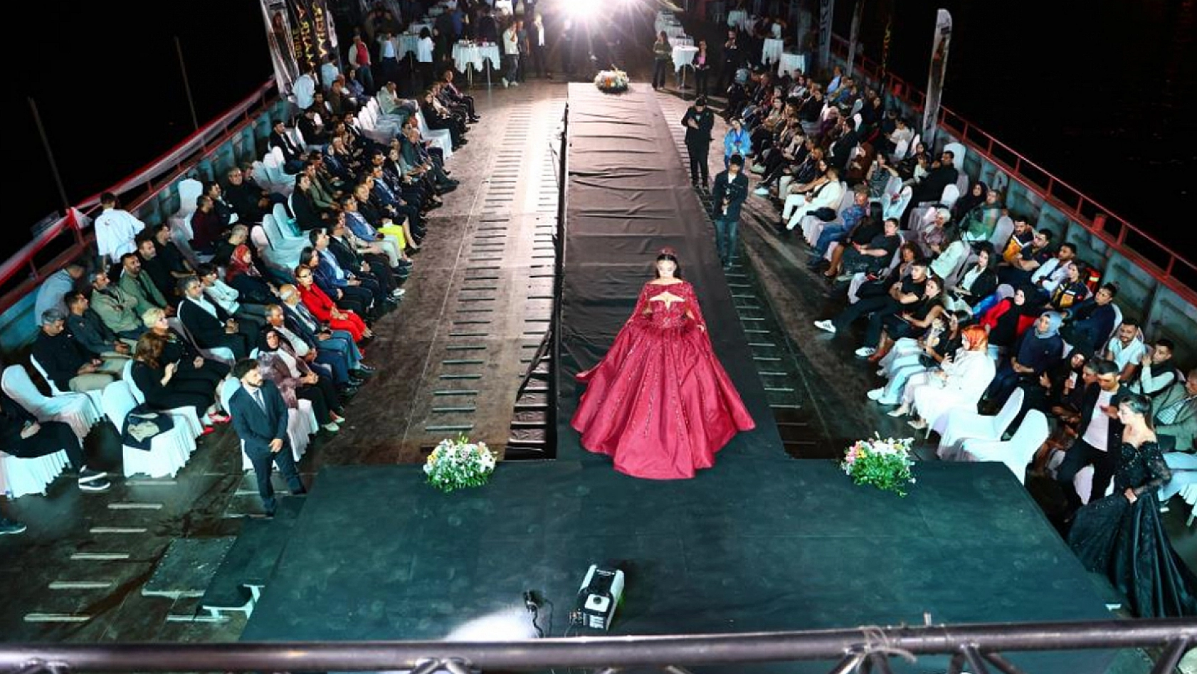 Tunceli'de Türkiye'nin ilk feribot defilesi: 'Kaleden podyuma, bir Pertek rüyası'