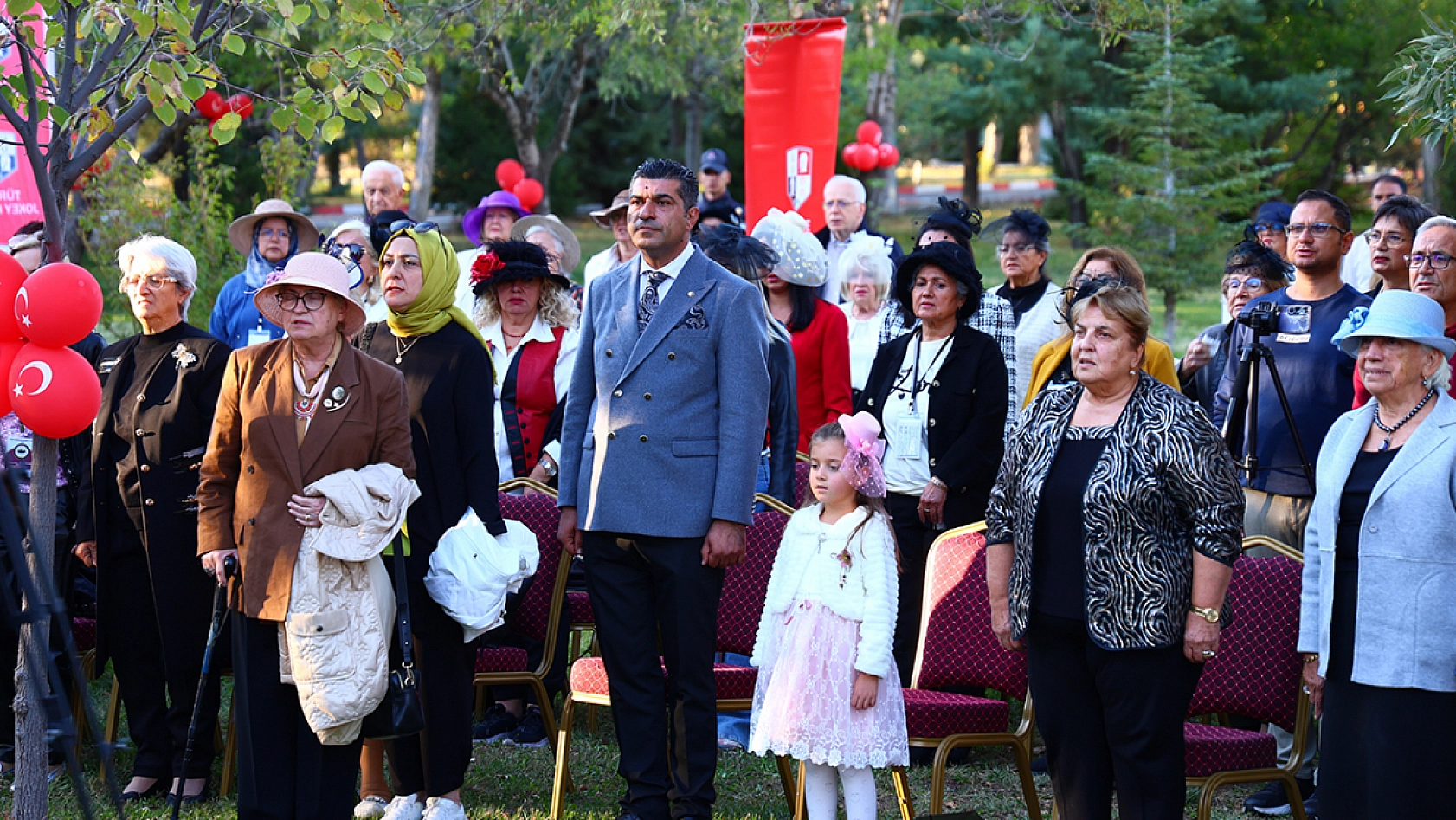 Elazığ'da 29 Ekim etkinliğinde kadınların zarafeti defileyle taçlandı