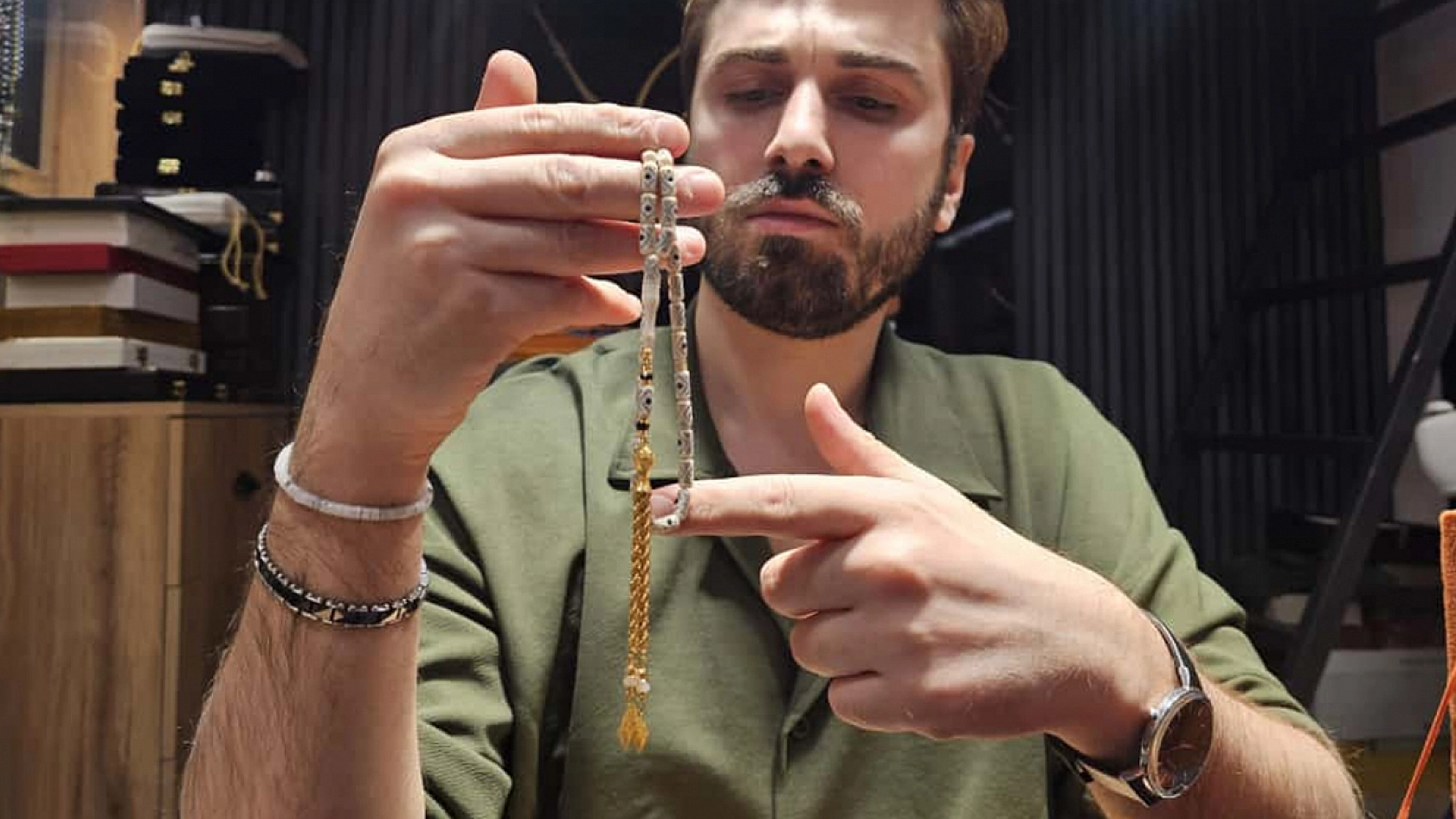 Elazığ'da yapımı tam 3 ay süren pırlanta işlemeli tespih görücüye çıktı