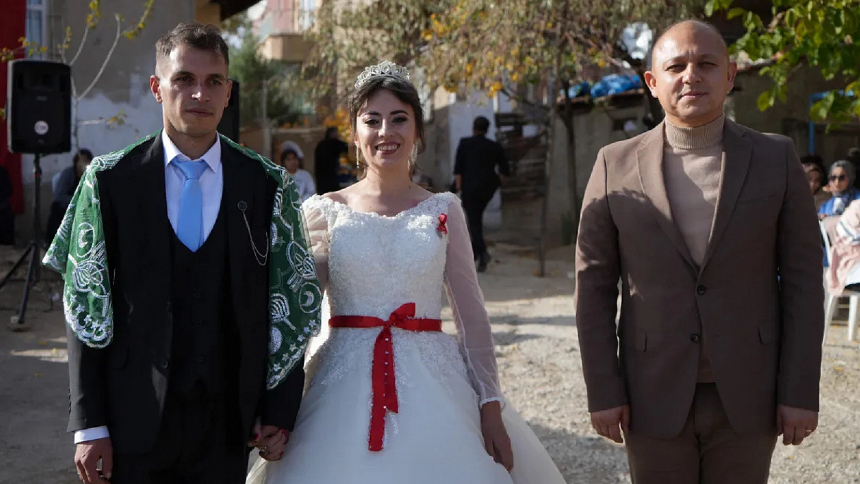 Hacca gidemediler, gençlerin mutluluğuna vesile oldular