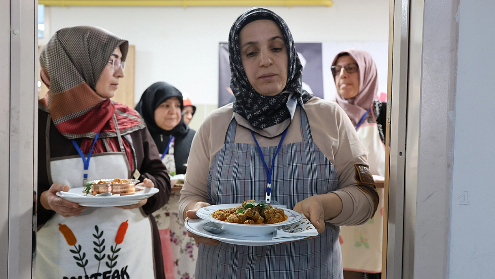 Elazığ'da kadın elinden yöresel yemek yarışması renkli görüntülere sahne oldu