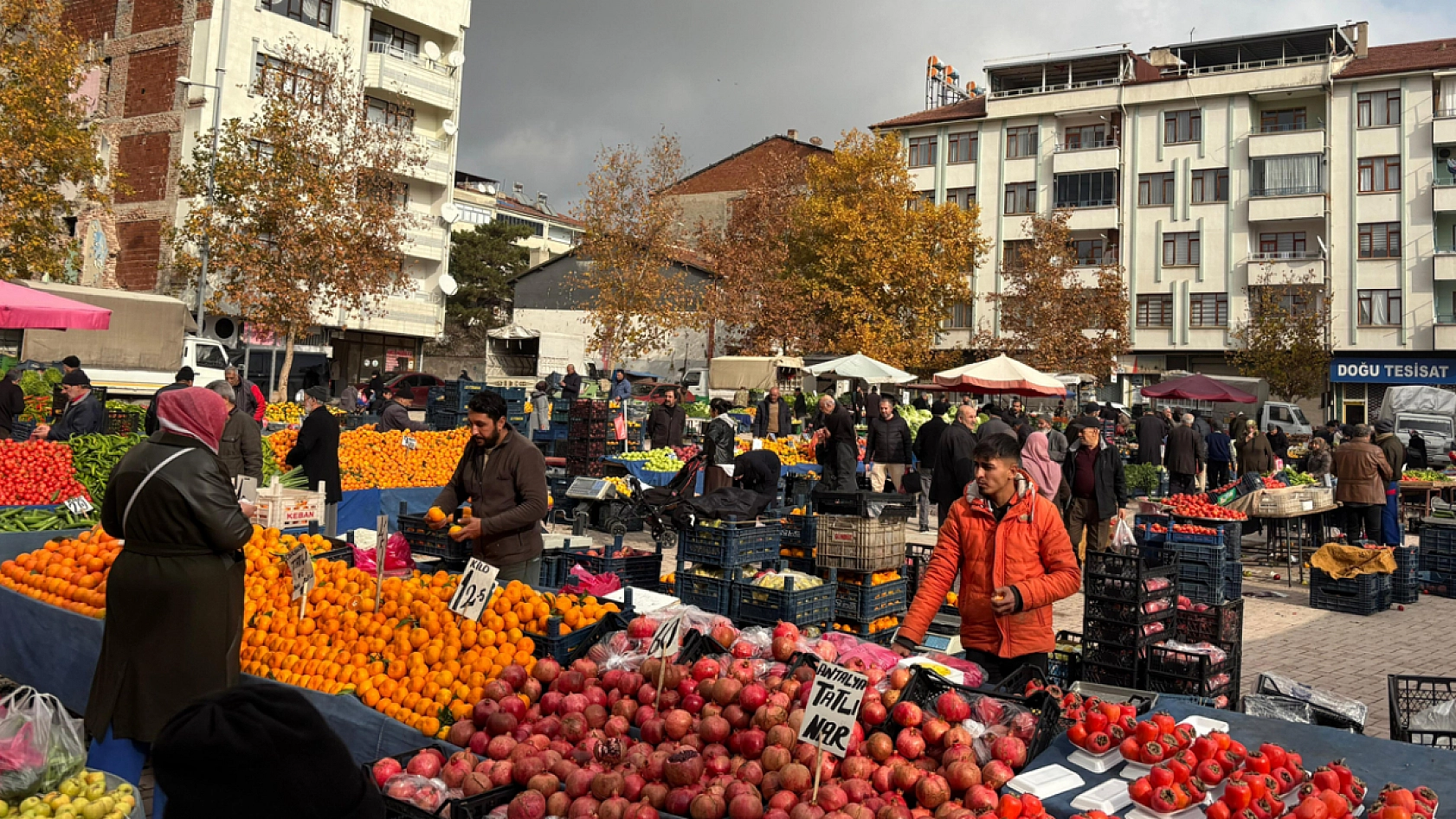 Elazığ pazarlarında tropikal meyve hareketliliği