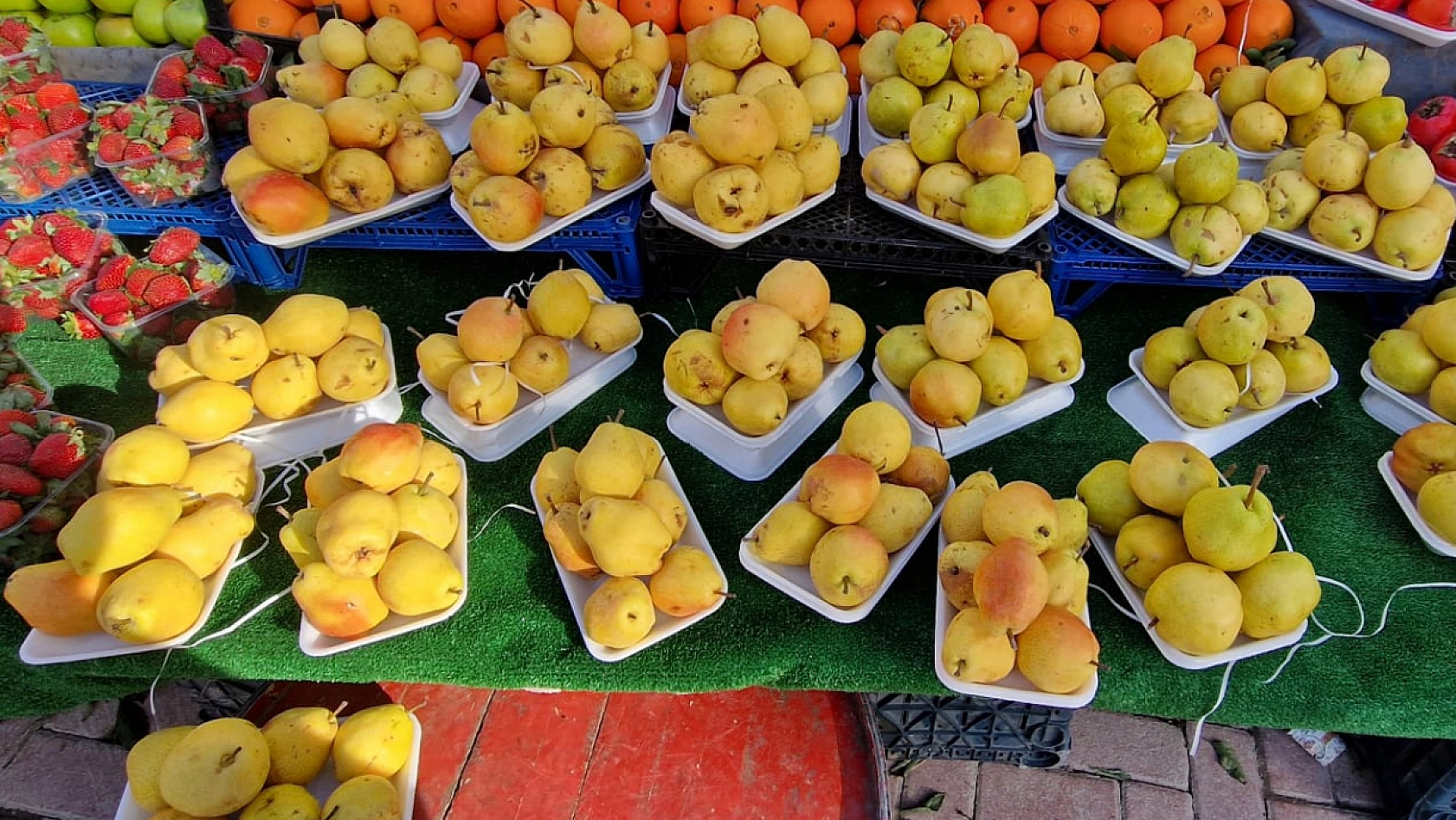 Elazığ'da meyve tüketimi ekonomiye takıldı
