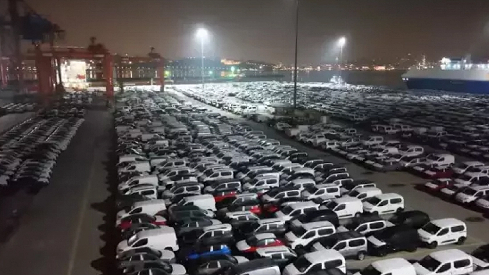 Görüntü Türkiye'den! Hepsi gece yarısı geldi