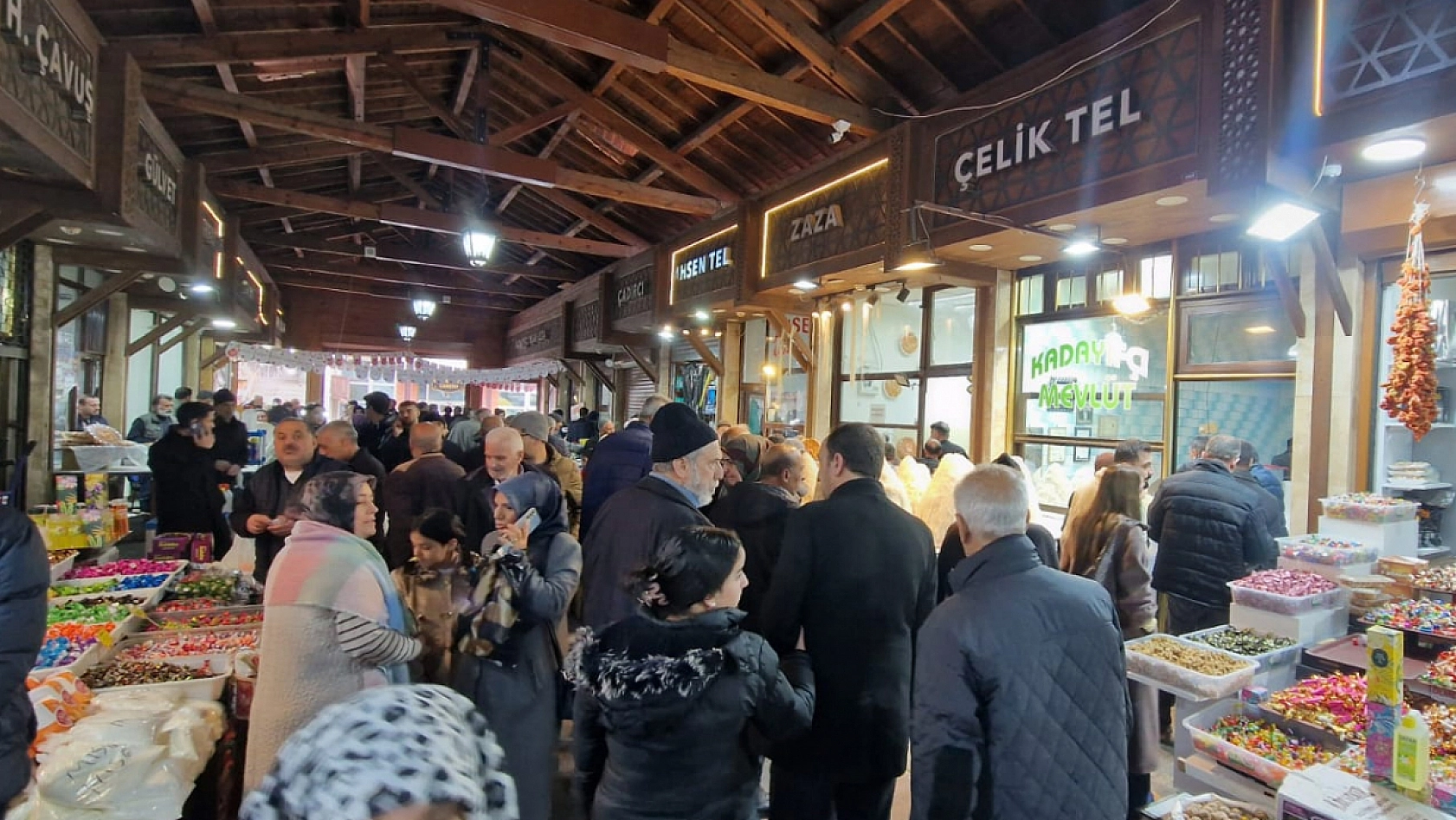 Elazığ'da bayram öncesi tatlı telaş