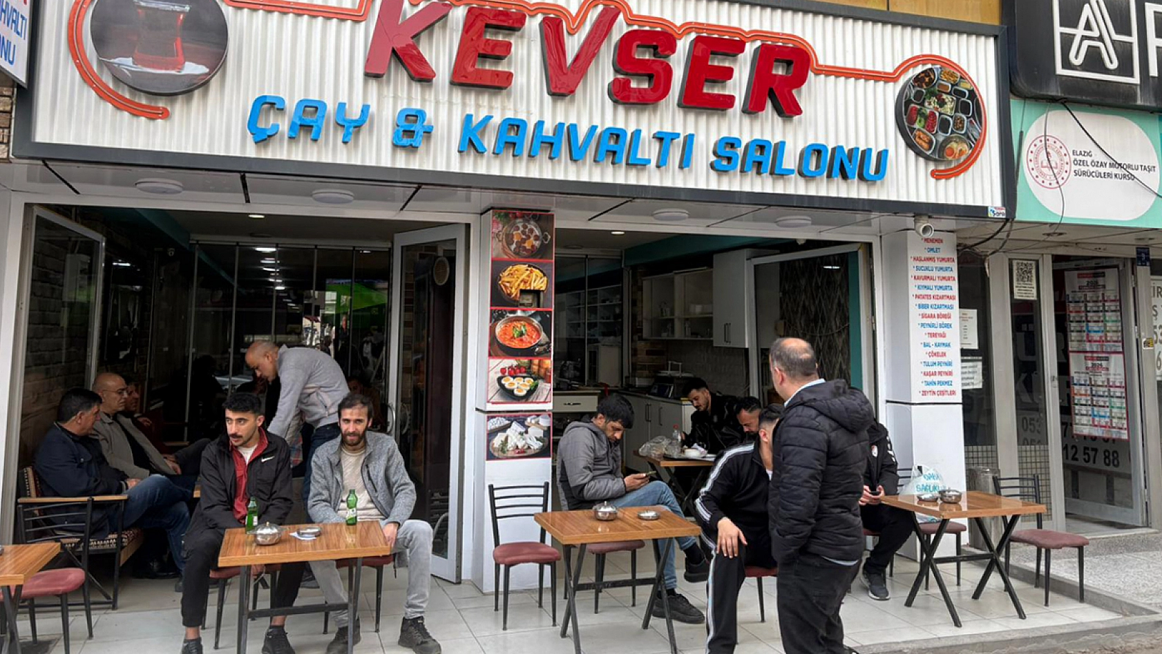 Elazığ'da Derbi Heyecanı: Çay Ocaklarında Yoğun Talep
