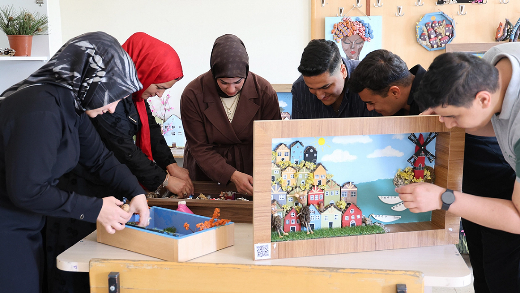 Elazığ'da eğitim ve dayanışma örnek projesi: Geri dönüşüm atölyesi