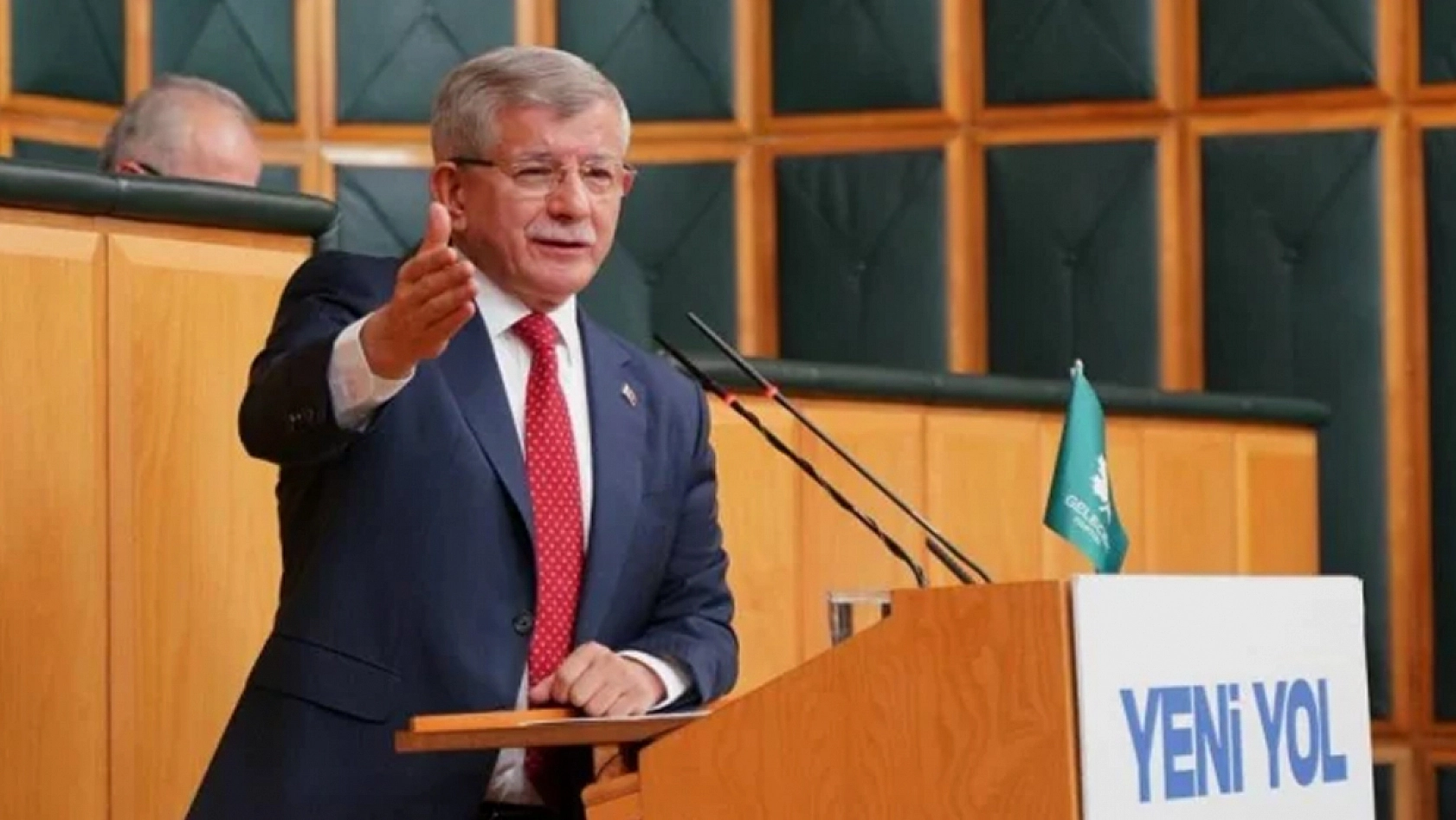 Bomba iddia: Ahmet Davutoğlu siyaseti bırakıyor