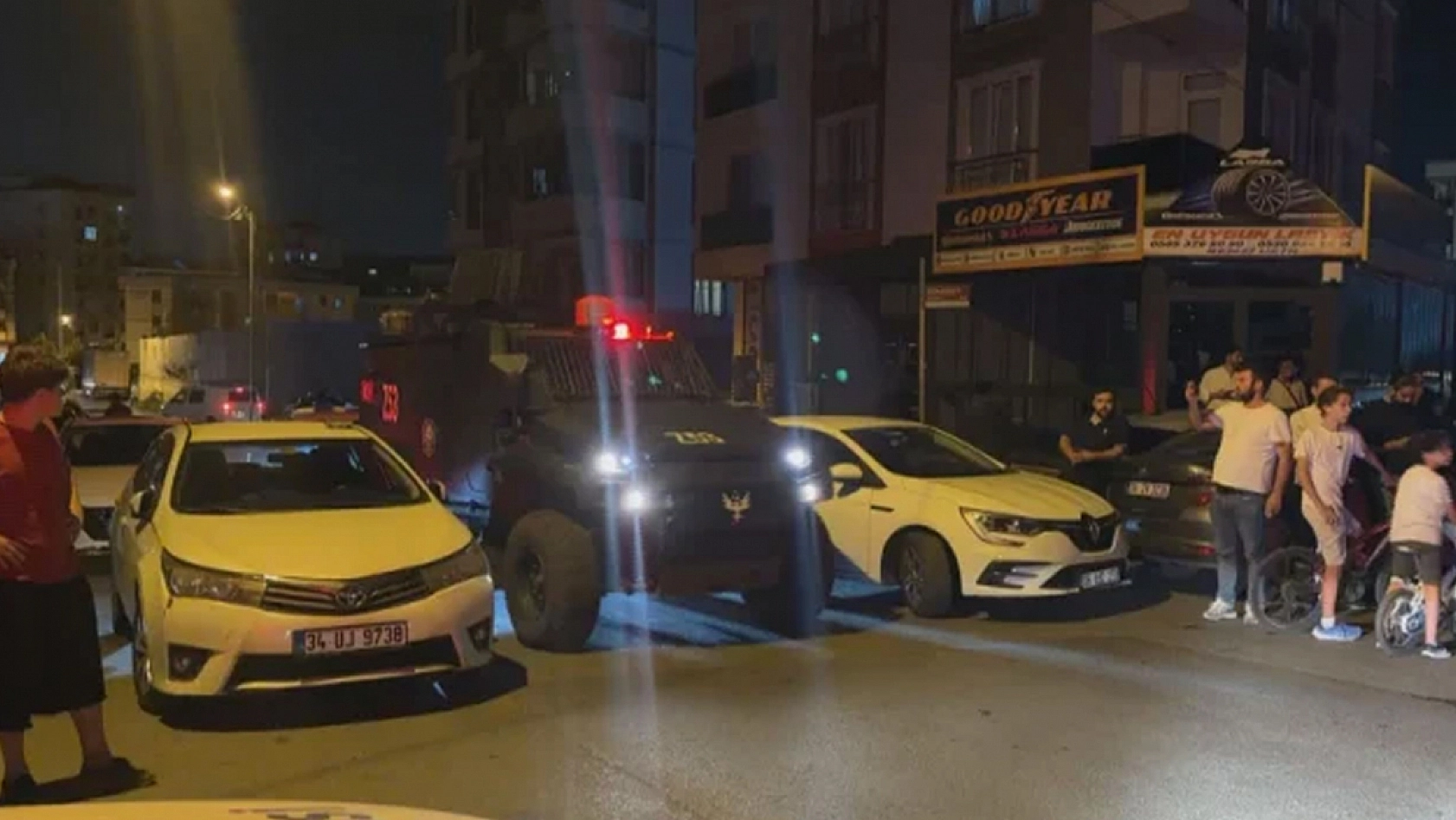 İstanbul'da DEAŞ şüphelisiyle çatışma: 1 vatandaş yaralandı