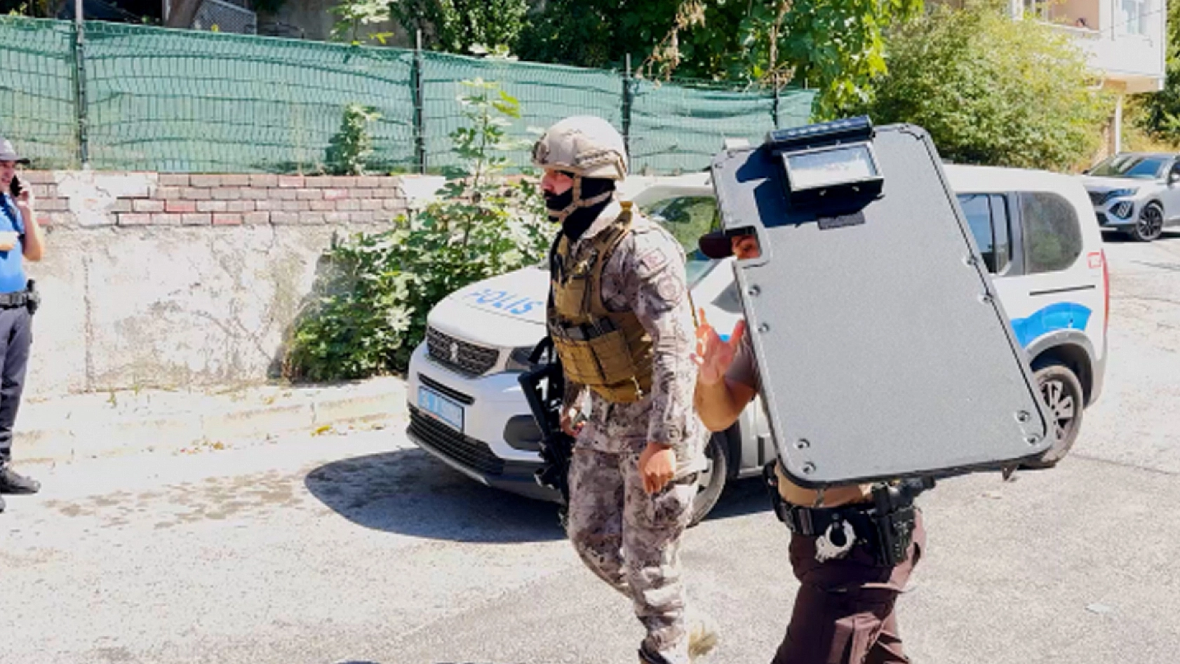 Şehrin göbeğinde ev tartışması kanlı bitti: 2 Ölü, 1 ağır yaralı