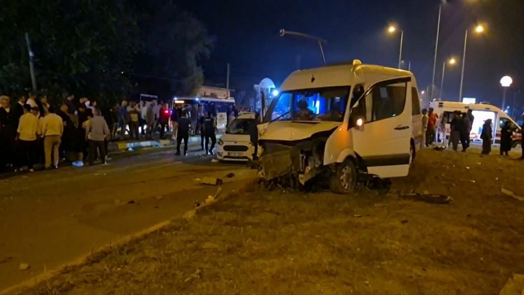 Düğün dönüşü can pazarı: 3'ü çocuk 21 yaralı