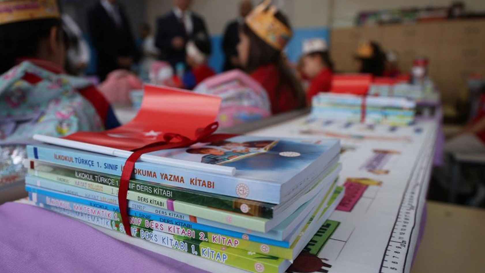 İlk ders zilini Vali Hatipoğlu çaldı