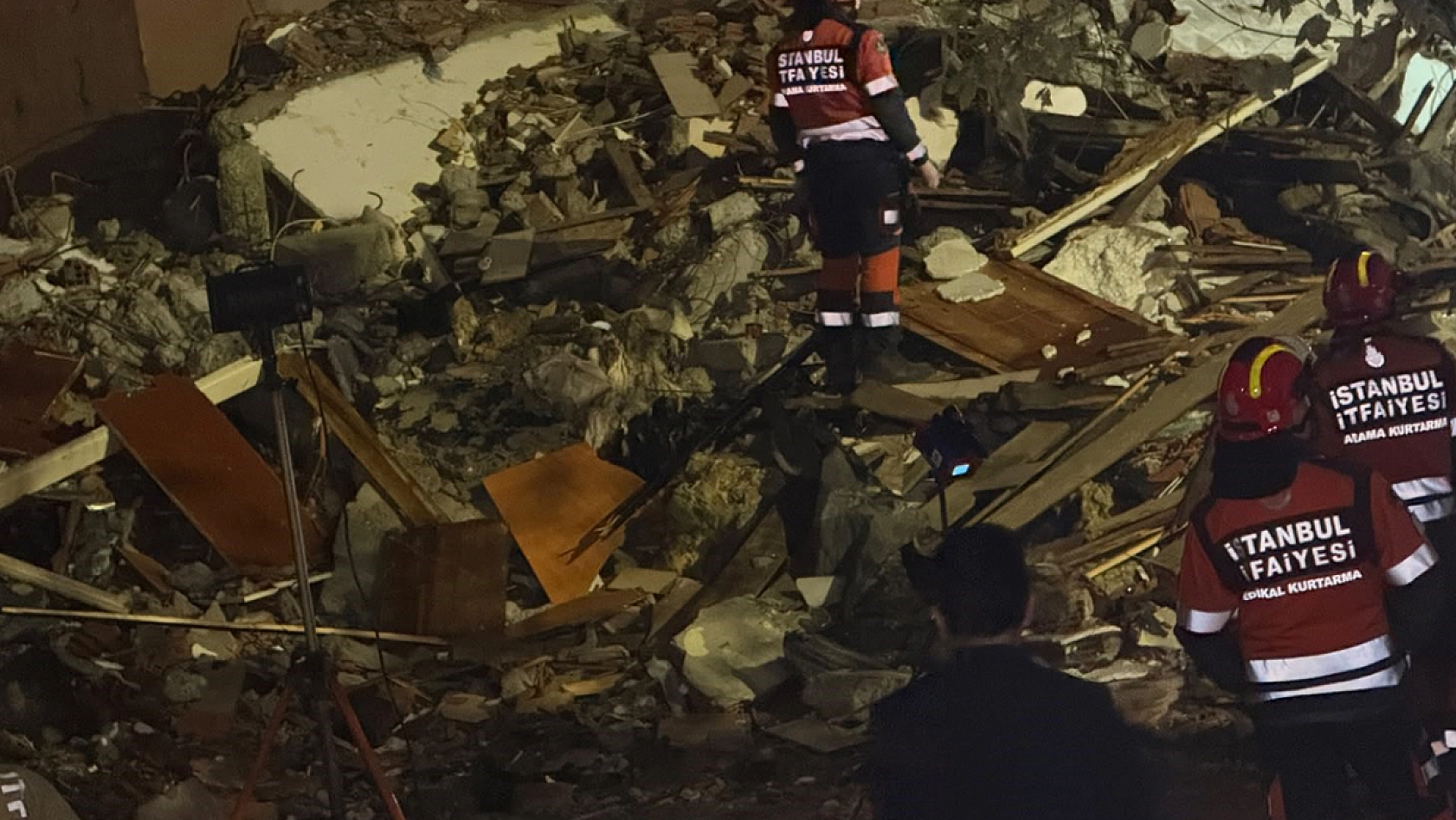 Kentsel dönüşümdaki bina çöktü: 2 Kişi yaralandı