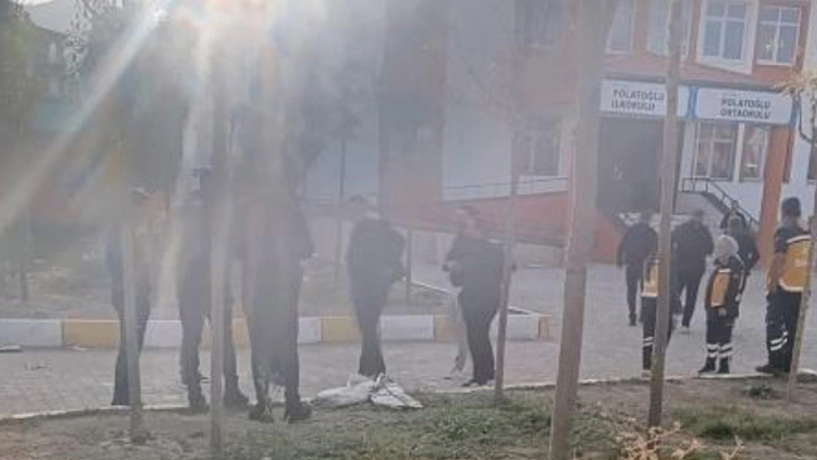 Okulda panik anları: Öğrenci okula pompalı tüfekle geldi