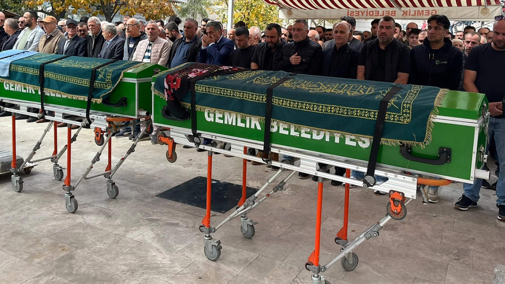 Cinayet kurbanı çift toprağa verildi