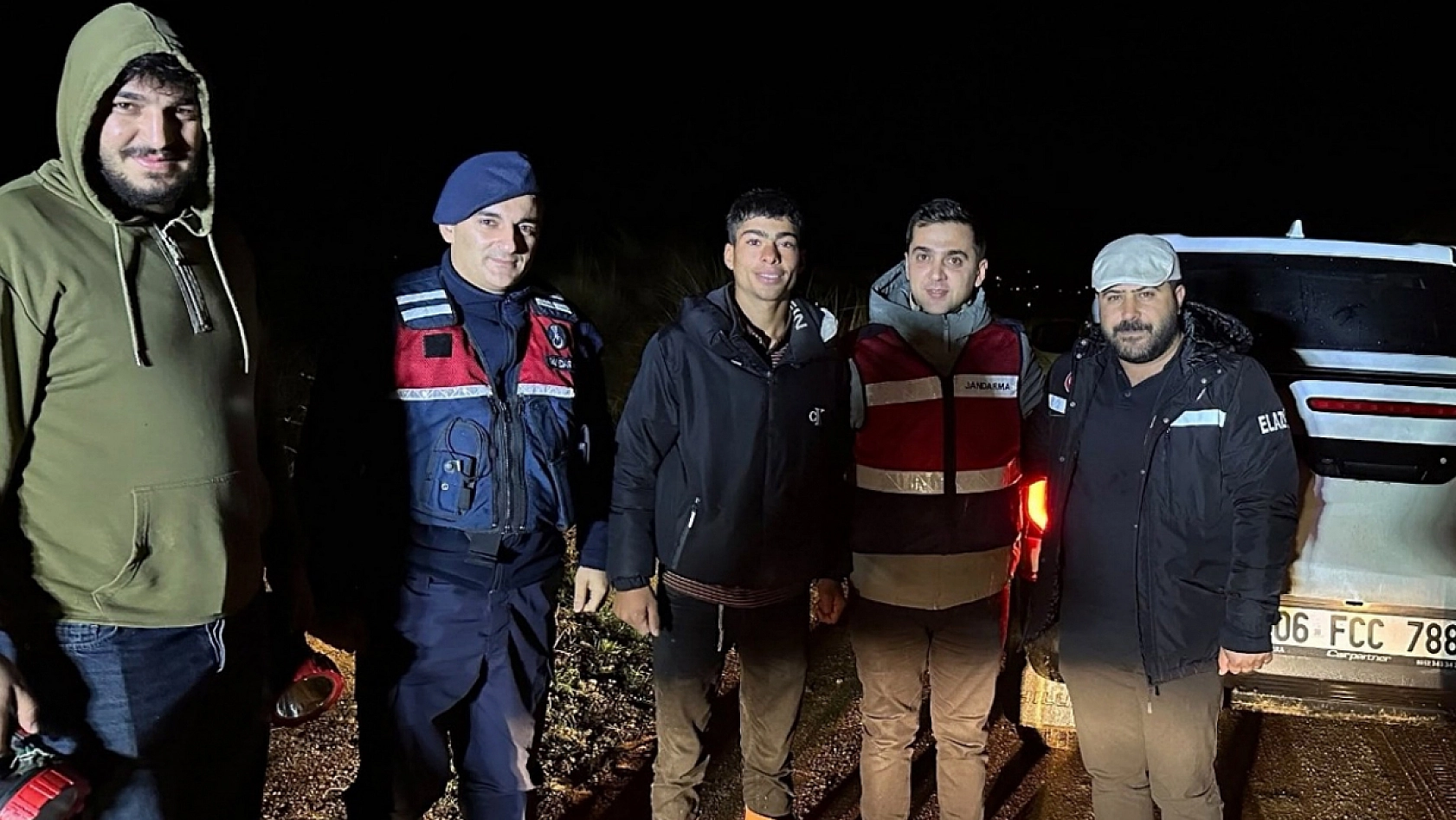 Elazığ'da dağlık alanda mahsur kalan çoban ve 200 küçükbaş hayvanı kurtarıldı