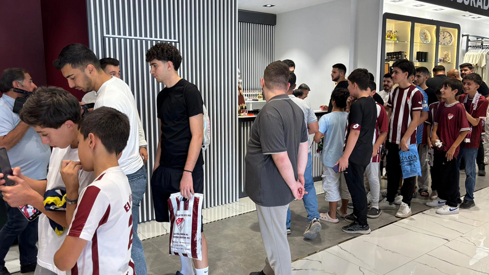 Kemal Rüzgar, Elazığ Store'da taraftarlarla buluştu