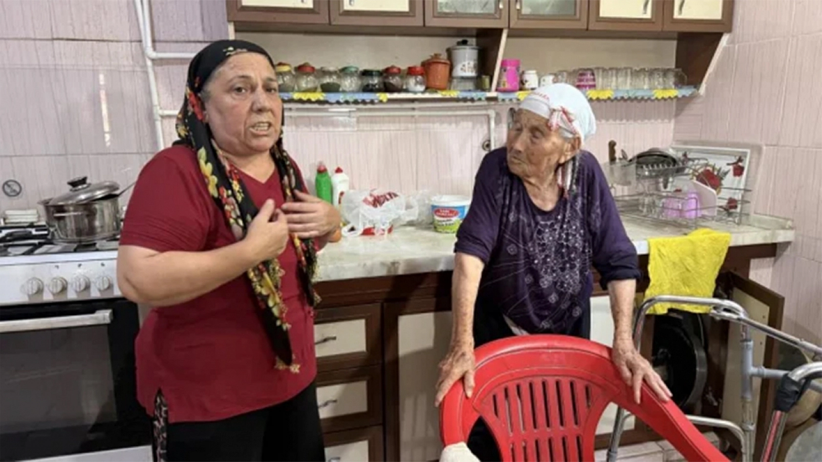 Milyonluk miras kavgasında anne-kız yüzleşti! Elini öptü,