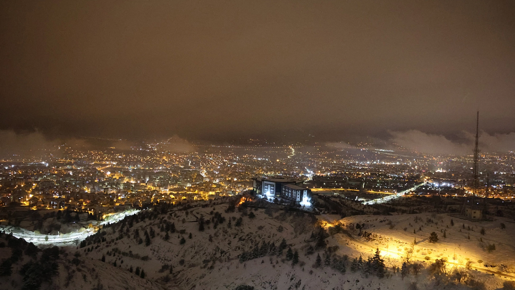 Beyaza bürünen Elazığ'ı bir de Harput'tan görün