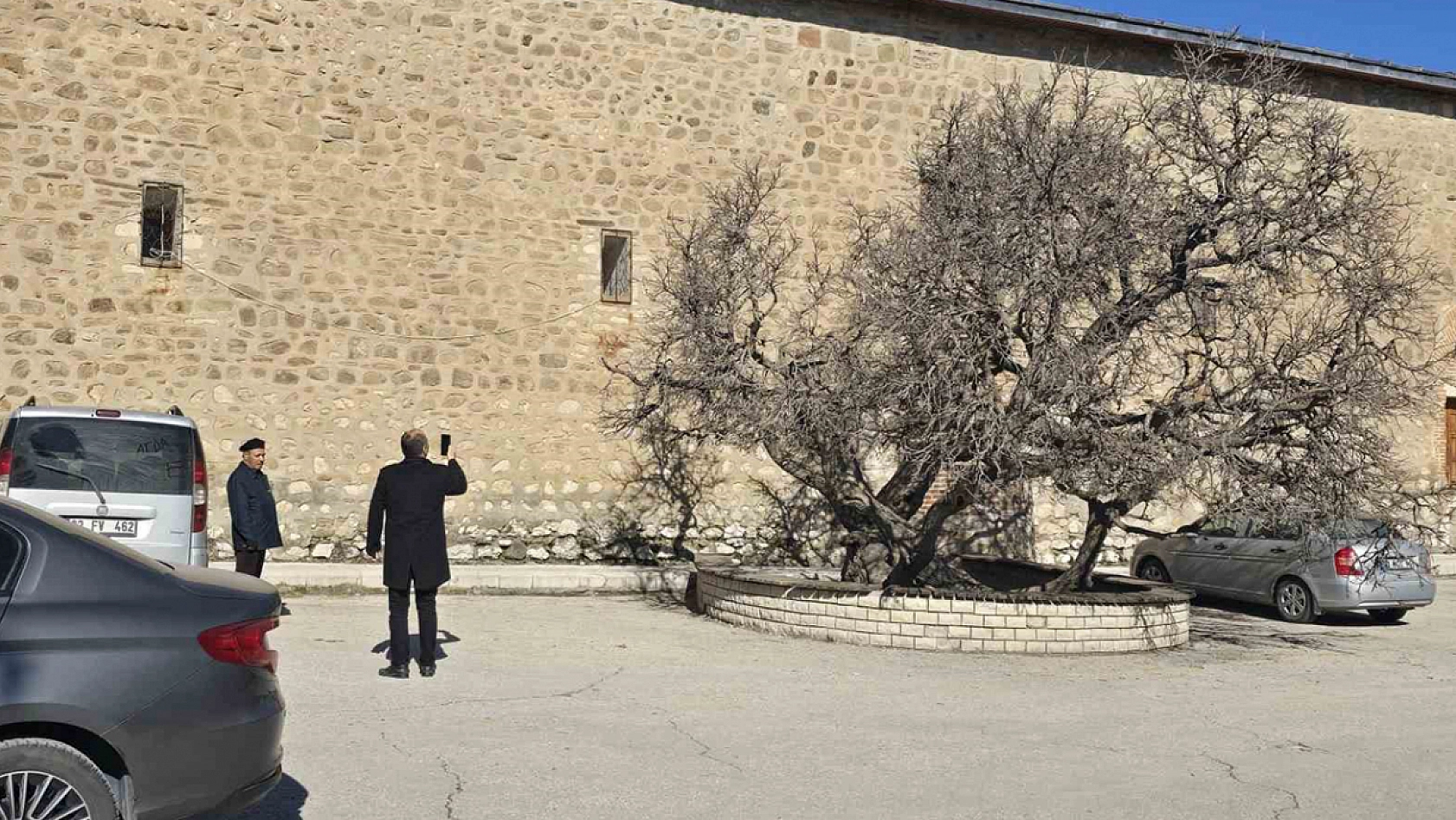 Elazığ'da ağaçlar bile secde ediyor!