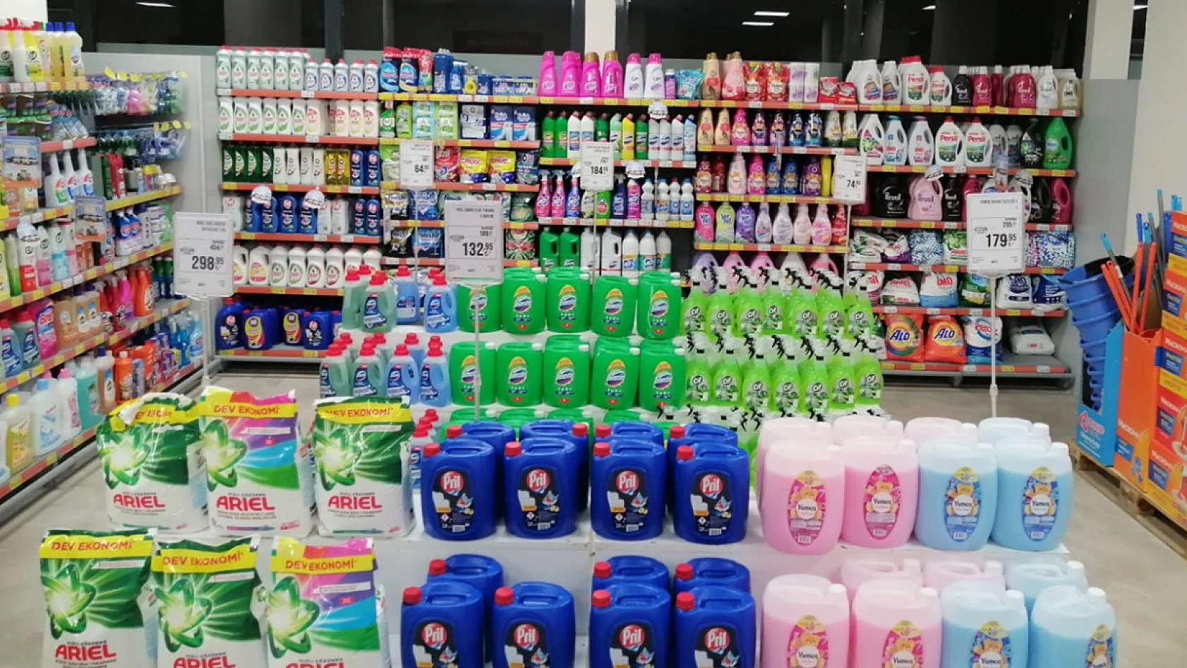 Elazığ'ın marketinden anneler günü ve bahar temizliği indirimleri