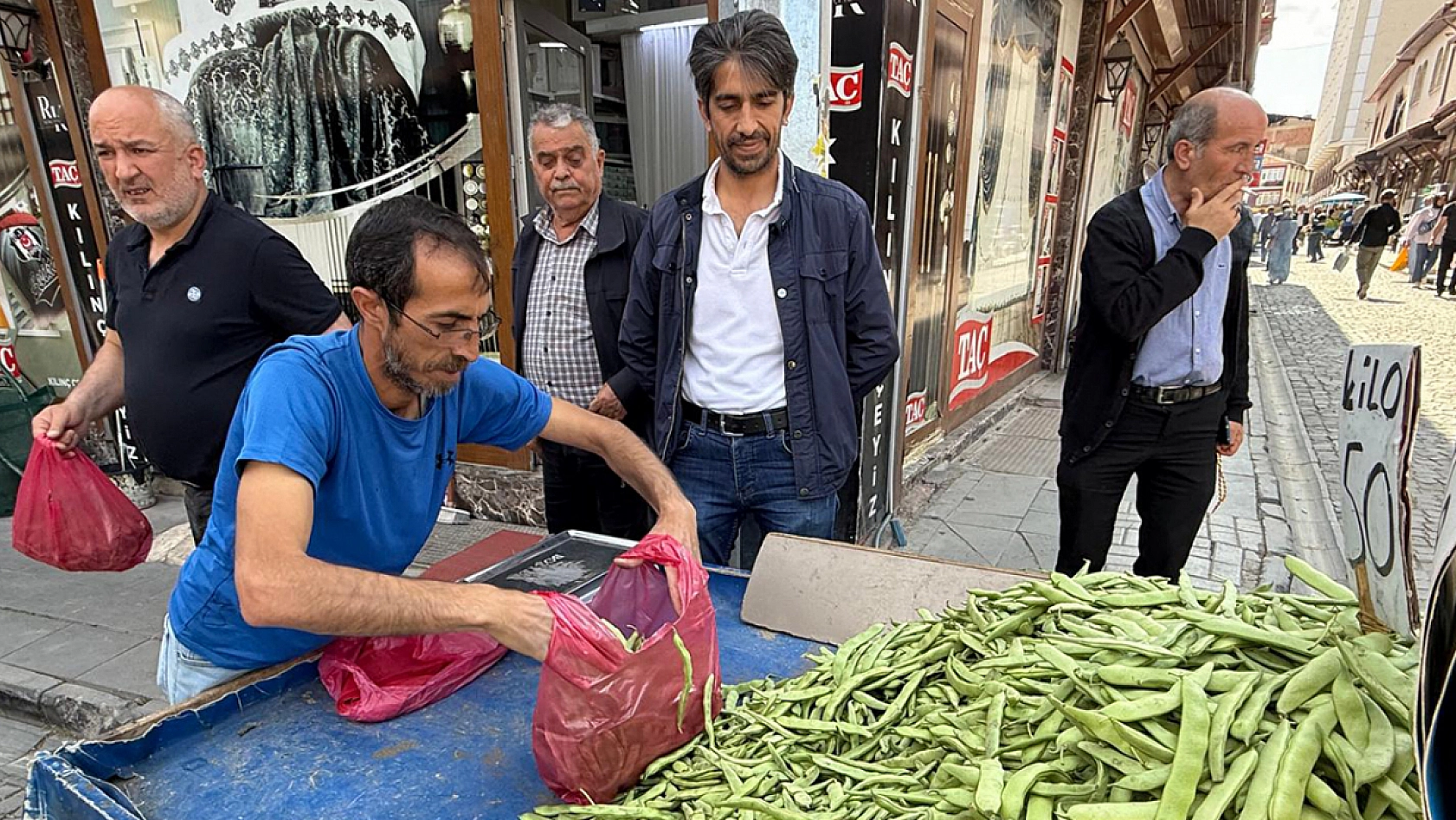 Elazığ'a yılın ilk mahsulü geldi kilosu 50 liradan satılıyor