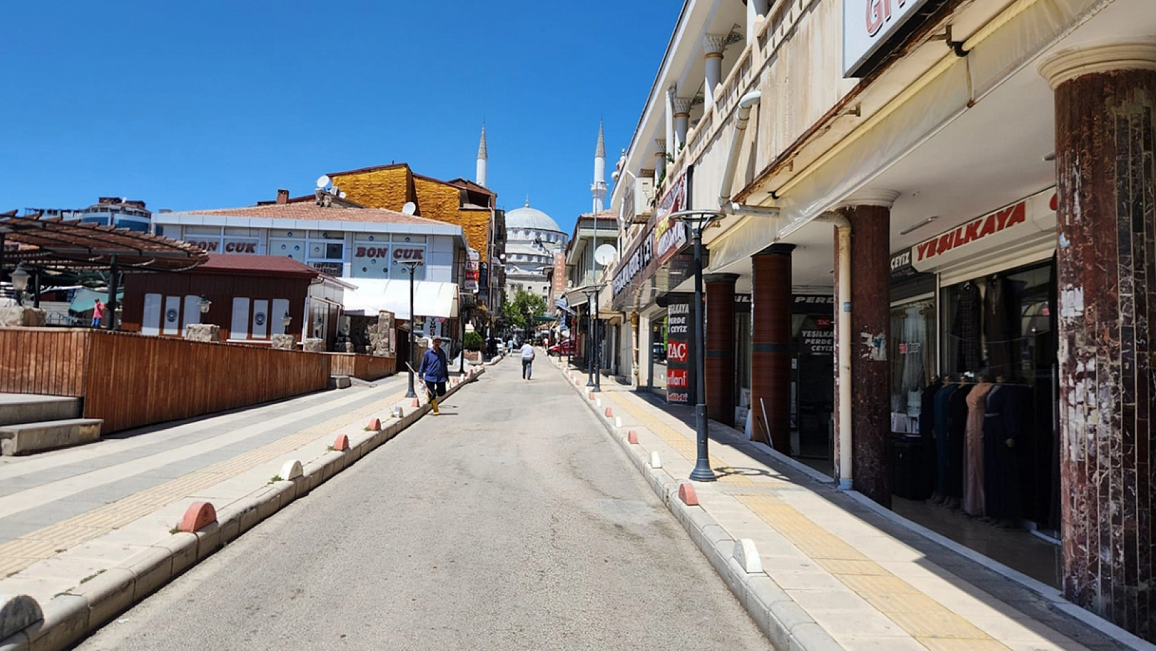 Elazığ'da termometreler 38'i gördü, su rafları boşaldı