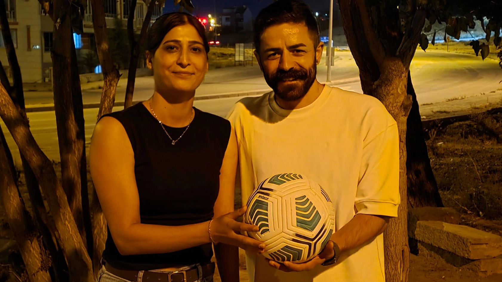 Elazığlı kadın futbolcu Yağmur Bor halı sahanın gözdesi oldu