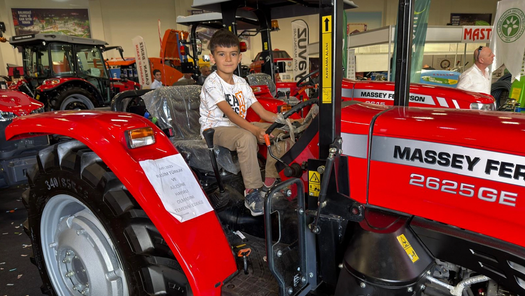 Elazığ'da bu traktörün fiyatı dudak uçuklattı