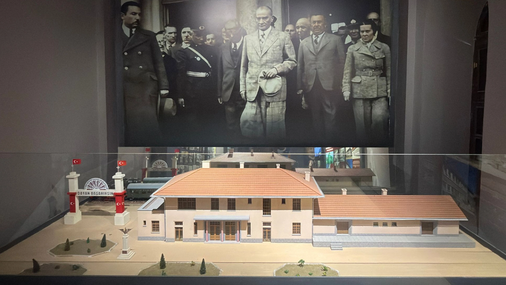 Elazığ Kent Müzesi'nde 'Atatürk ve Elazığ' odası ilgi görüyor
