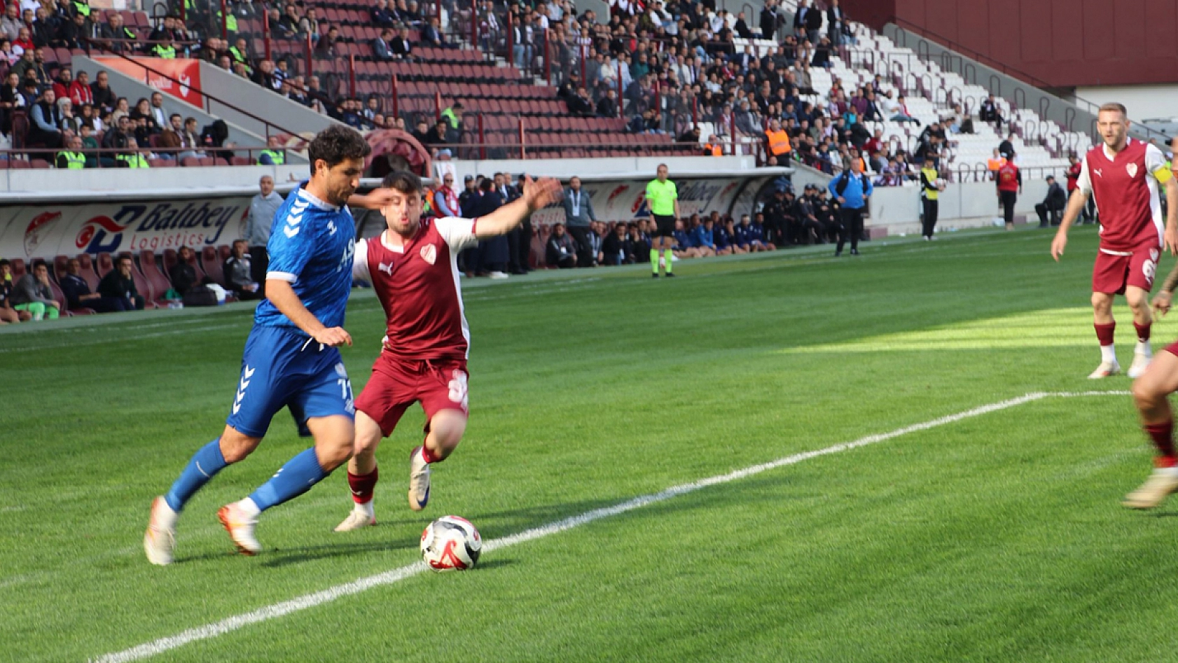 Bordo-Beyazlı camia ayağa kalkıyor