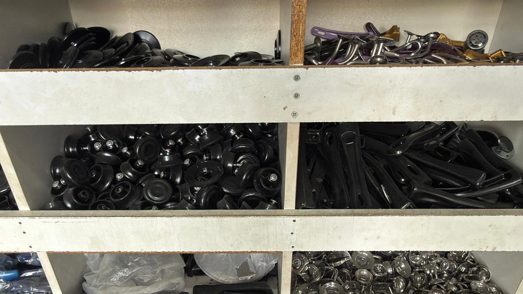 Elazığ'da eski eşyalar usta ellerle yeniden hayat buluyor