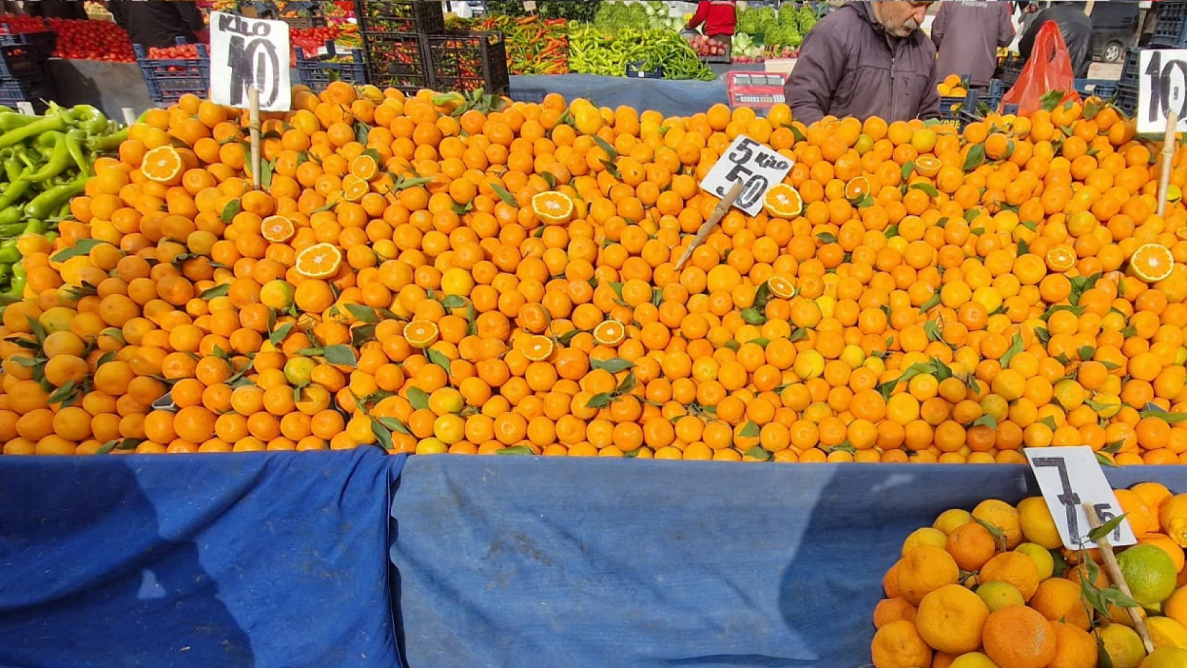 Elazığ pazarlarında tropikal meyve hareketliliği