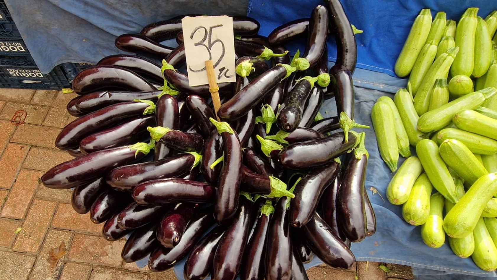 Elazığ'da halk pazarlardan vazgeçmiyor