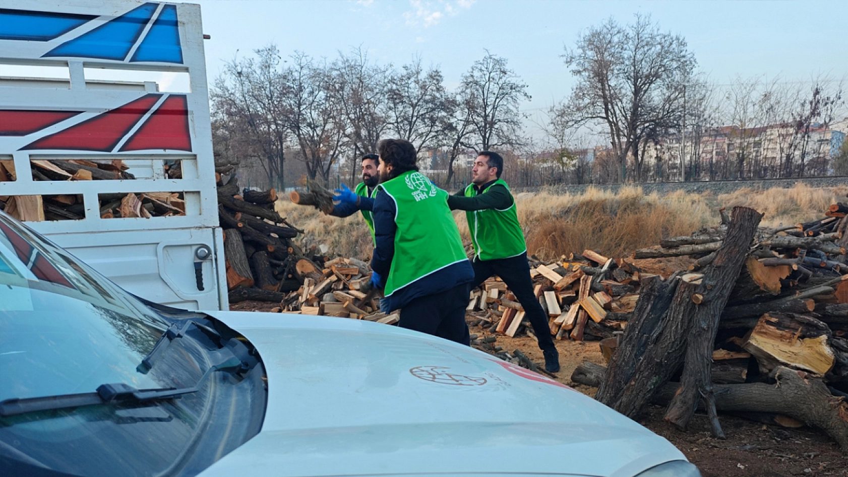 Elazığ İHH'dan 300 aileye yakacak yardımı