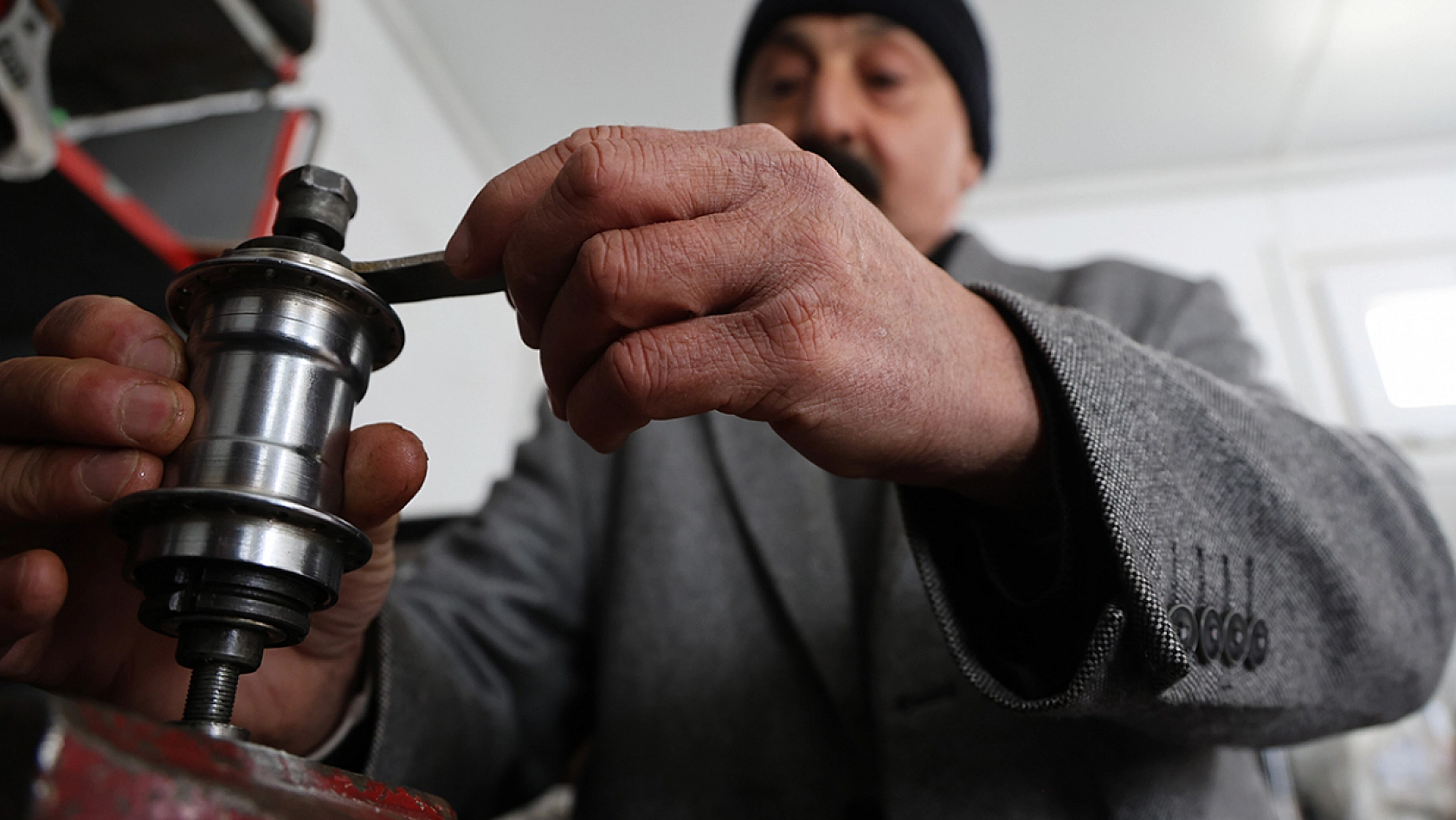 Sokakta gören duruyor! Elazığ'da gizemli tasarım