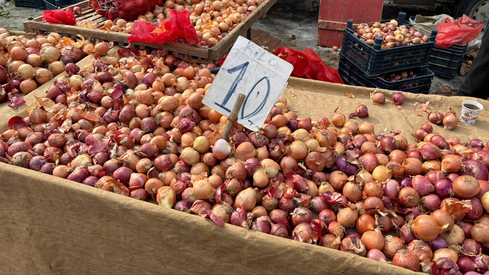 Enflasyon pazarları da vurdu