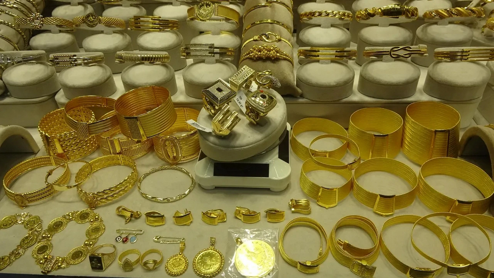 Altın ve gümüşte zorlu yıl uyarısı