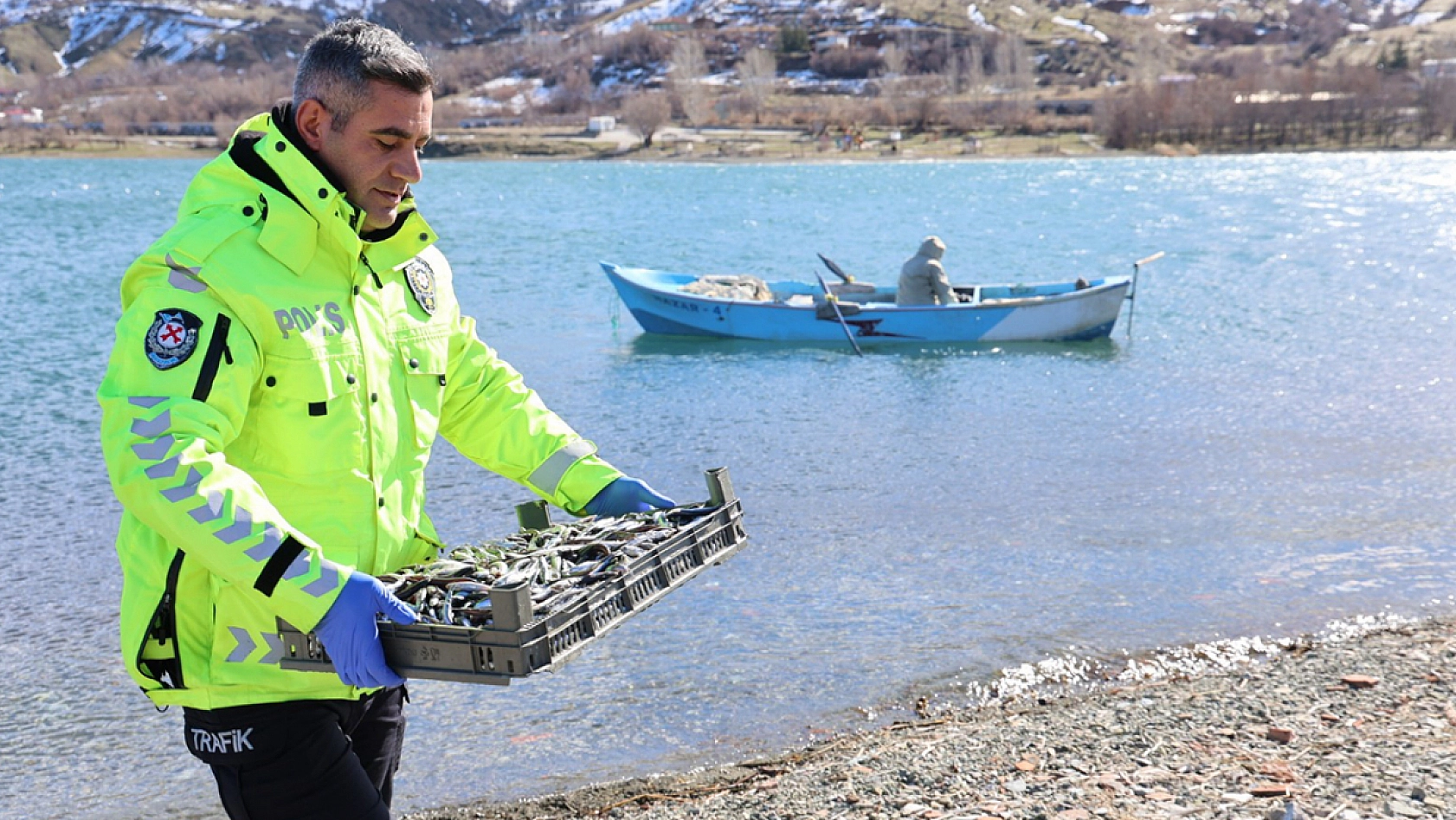 Doğu'nun gizli denizinde şefkat eli