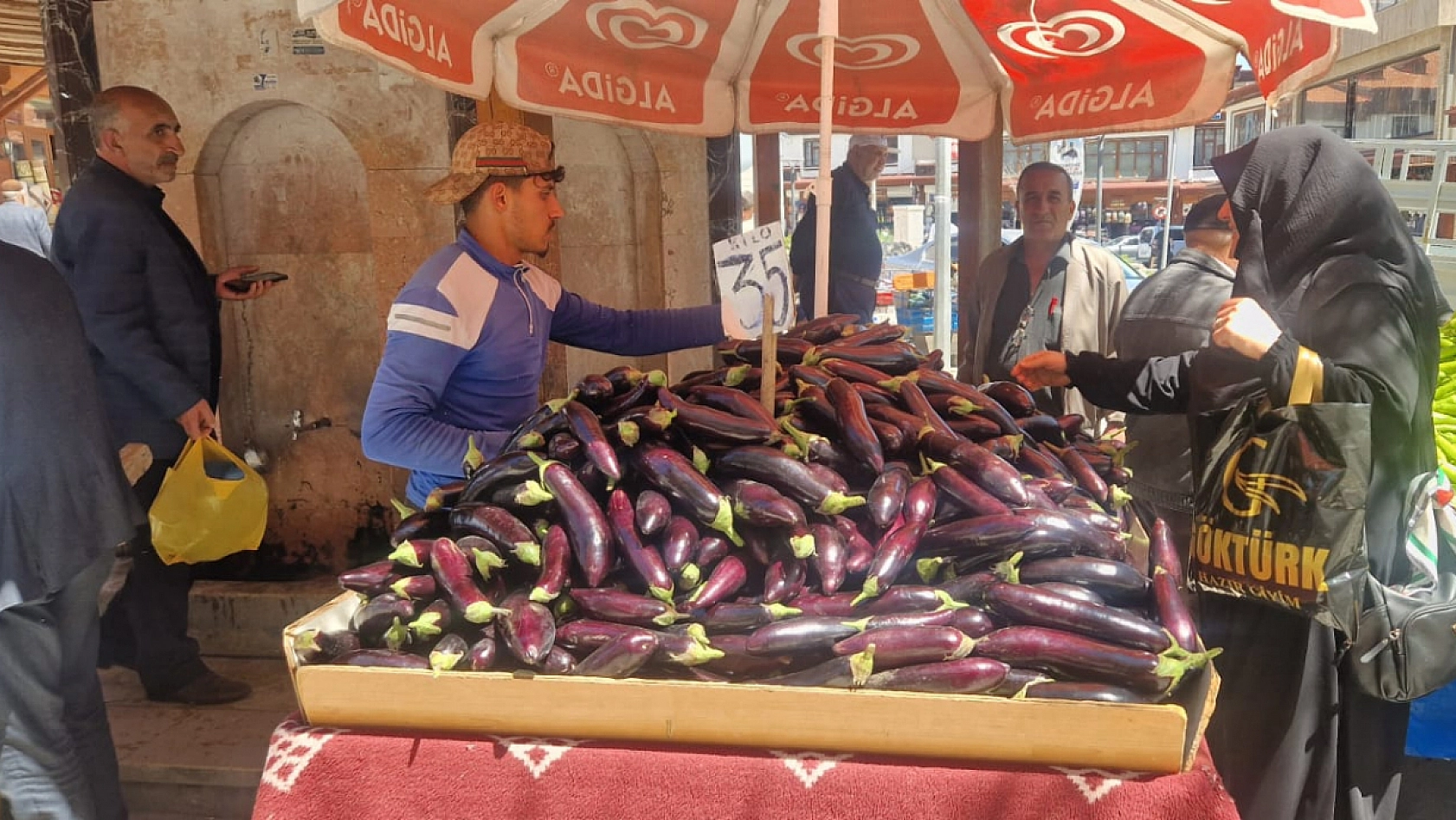 Elazığ'da fiyatları gören kapış kapış aldı