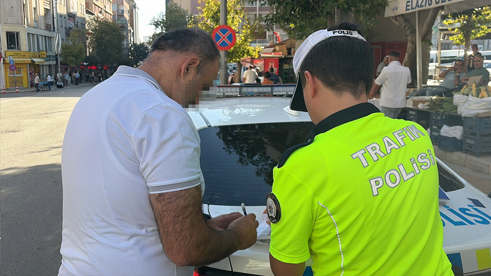 Elazığ'da polislerin önünde ters yöne daldı: Cezası ağır oldu