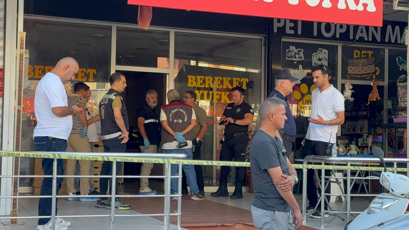 Baba ve iki çocuğu iş yerinde ölü bulundu