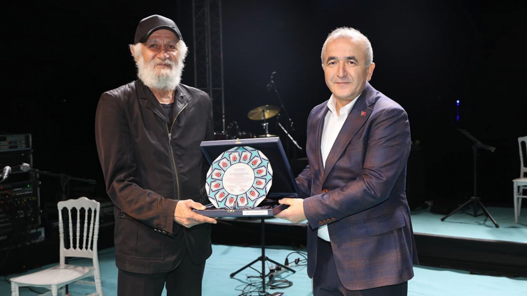Hazar'da şiir ve sanat rüzgarı