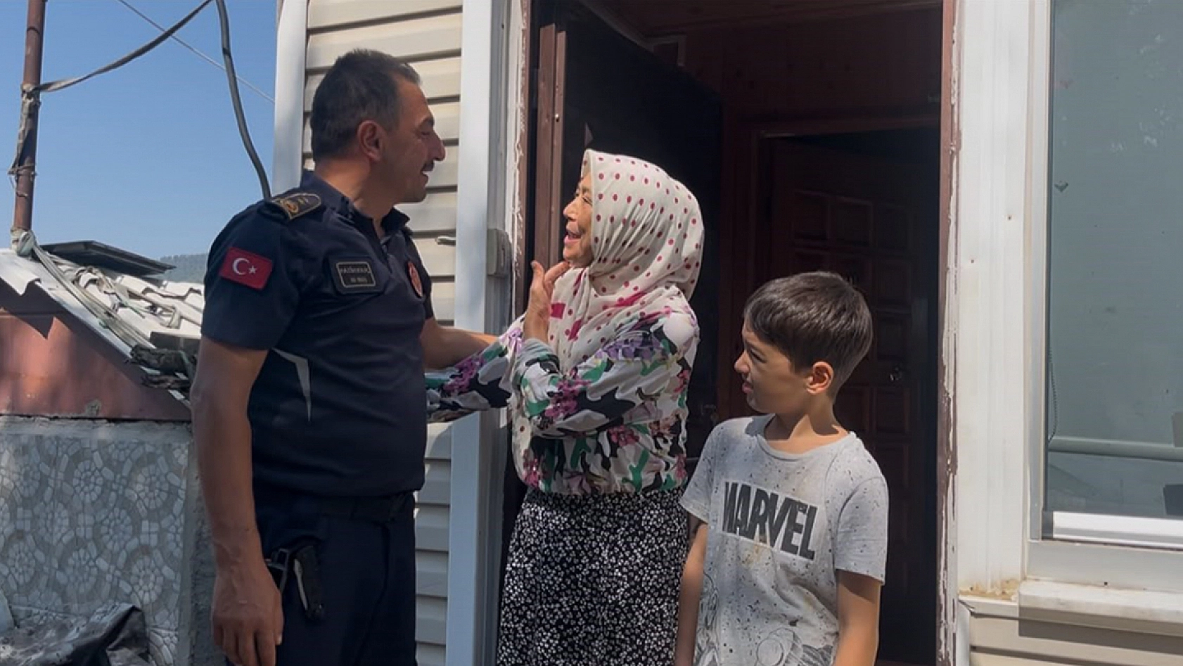 Yürek ısıtan mücadele: koah hastası Hanife teyze, orman yangınına koştu