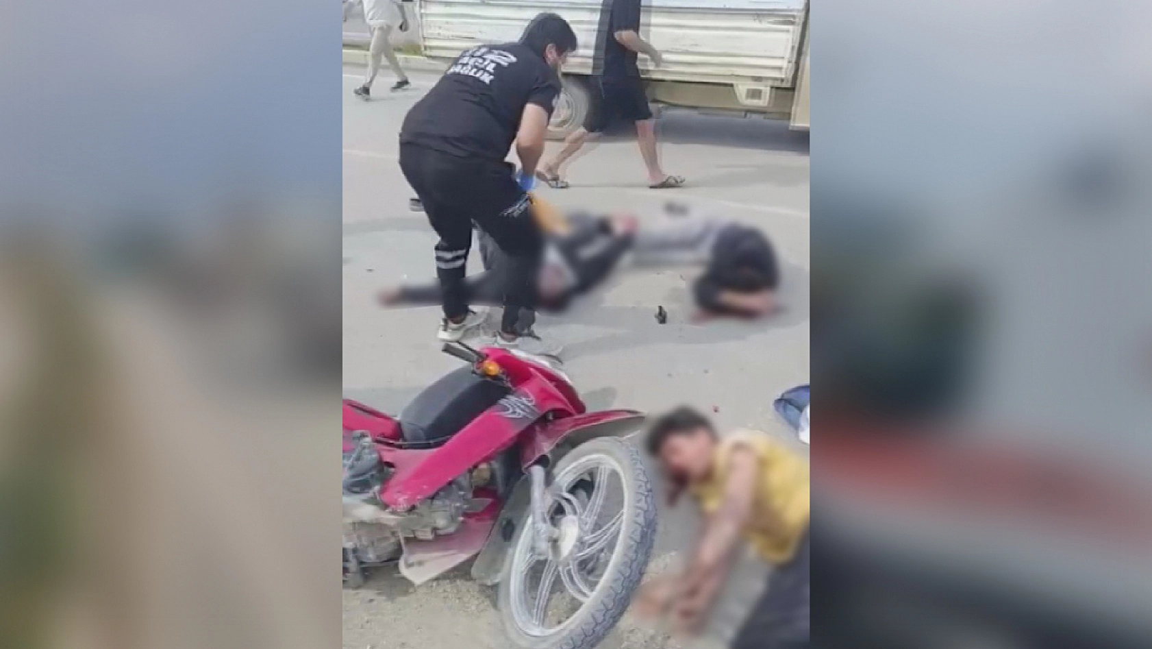 Motosiklet tırla kafa kafaya çarpıştı: 16'lık sürücü feci şekilde can verdi