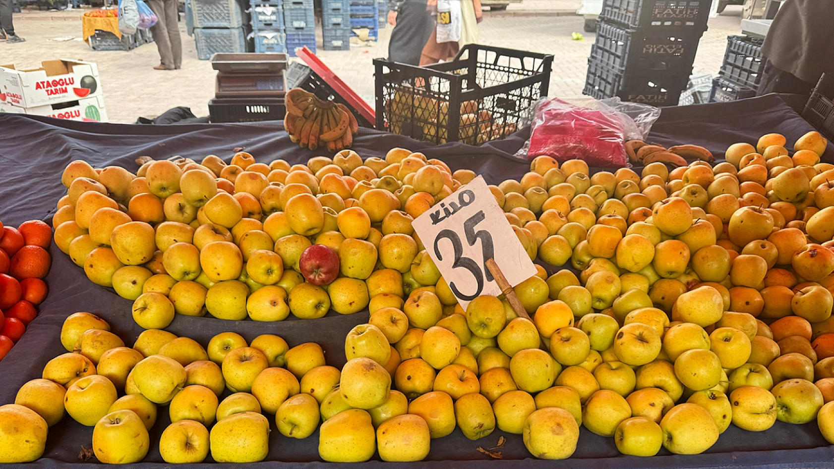 Elazığ'ın en kalabalık semt pazarında tezgahlardaki fiyatlar ne?