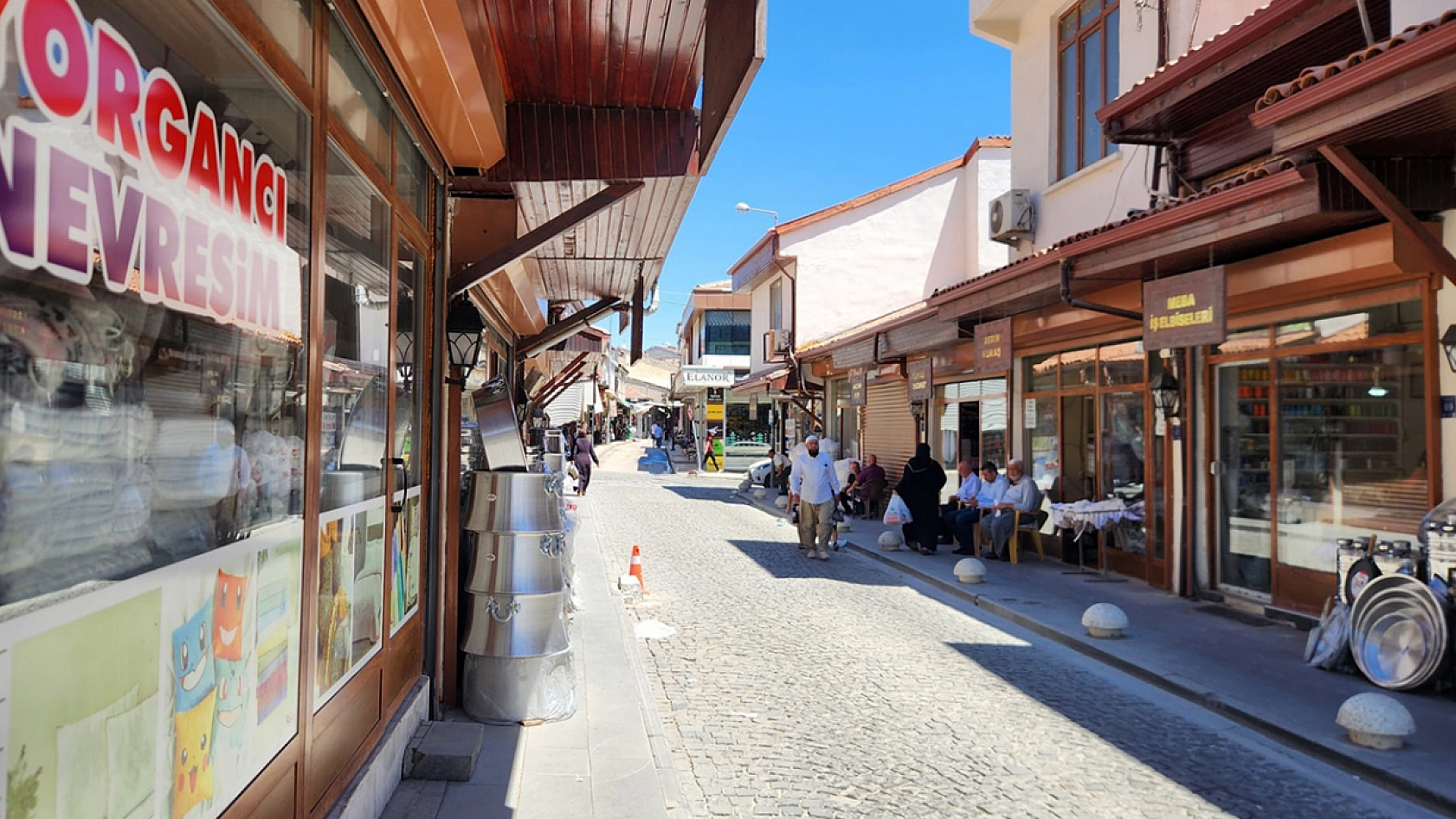 Elazığ'da termometreler 38'i gördü, su rafları boşaldı